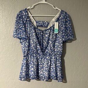 NWT Kaileigh Floral Top